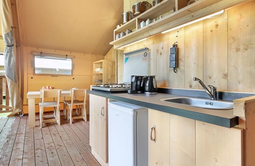 Huizen Location De VR | 2-4-person safari tent in the holiday park Landal Gooise Heide