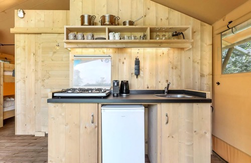 Huizen Location De VR | 2-4-person safari tent in the holiday park Landal Gooise Heide