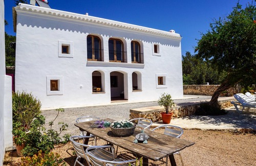 Santa Gertrudis Cottage | Profitez et détendez-vous. Situé au centre ville avec piscine privée, WIFI, A / C