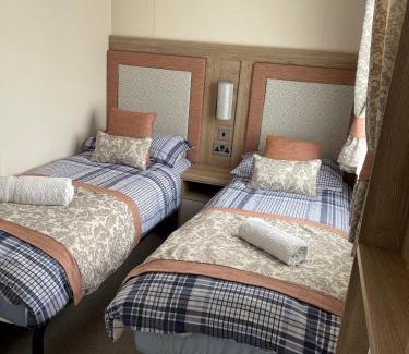 Andover Maison | 2-6 guests Holiday Home in Durdle Door