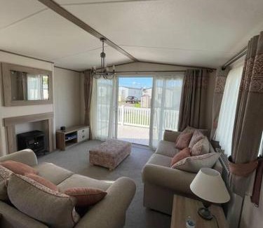 Andover Maison | 2-6 guests Holiday Home in Durdle Door