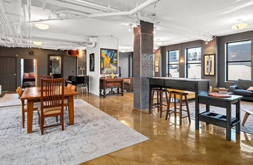 Charleston Copropriété | 2,900 SF Luxury Condo in the heart of downtown Charleston, WV.