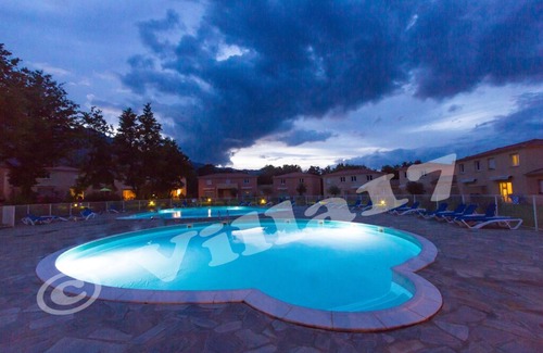Santa-Maria-Poggio Villa | Mini villa 2* climatisée avec vue piscines et jardin, plage à 500 m, pour 4 pers