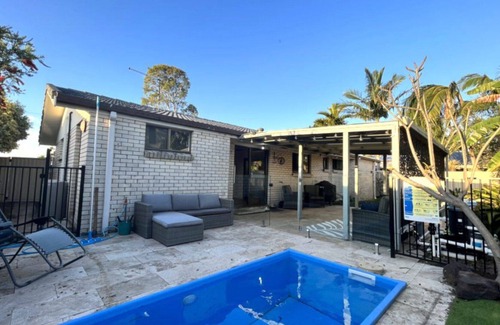 Currimundi Maison | 2 Avenel Villas Four - pet friendly + pool!