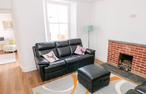 Maenclochog Cottage | 2 Awelfryn, CLUNDERWEN