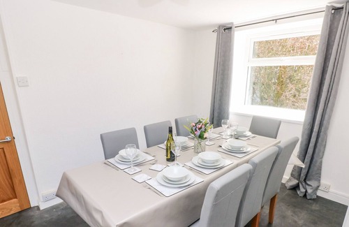 Maenclochog Cottage | 2 Awelfryn, CLUNDERWEN