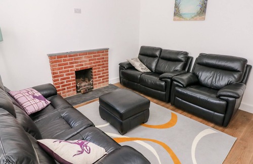 Maenclochog Cottage | 2 Awelfryn, CLUNDERWEN