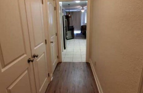 Auburn Copropriété | Récemment rénové, Condo 2 chambres / 2 salles de bain à 2 pâtés de maisons du stade! Marche facile.