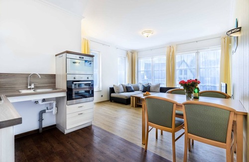 Pepelow Appartement | (2) Barbara, 3-room apartment, wheelchair accessible, ground floor - Ostseeferienhaus Drachenflieger Pepelow OFC 02