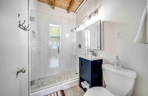 Del-Ida Park Historic District Maison | 2 BD Delray Beach Cottage walk to The Ave & beach