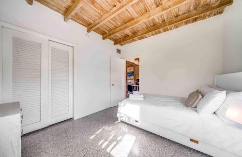 Del-Ida Park Historic District Maison | 2 BD Delray Beach Cottage walk to The Ave & beach