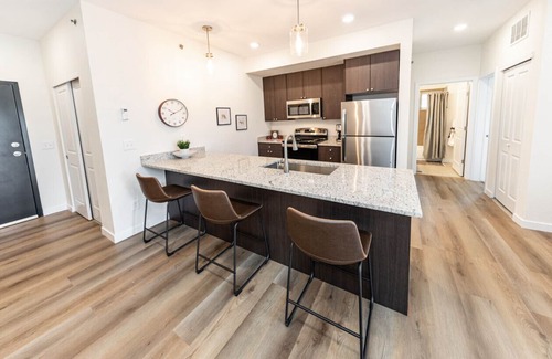 Mountain Shadows Appartement | 2 BD Top Floor Mt and Downtown Views 5 mins from Garden of the Gods