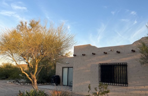 Drexel Heights Maison | 2 Bdr 1 Bath Mountain View House