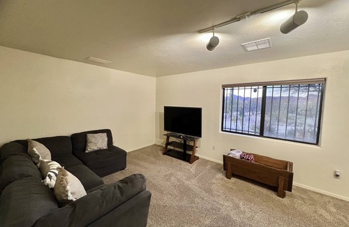 Drexel Heights Maison | 2 Bdr 1 Bath Mountain View House