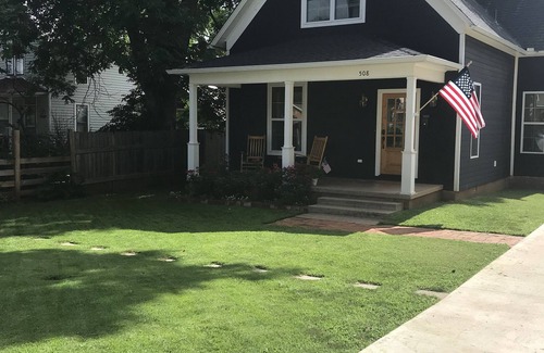 Guthrie Maison | 2 BDR-2.5 Bath beautifully remodeled 1930 cottage 2 blocks from Downtown
