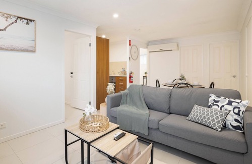 Rocklea Appartement | 2 Bdr Apt! Garage! Clean! GST Credits! 216D2