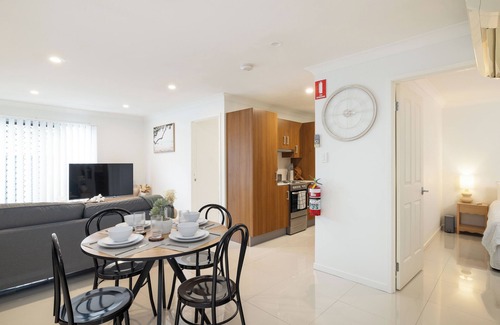 Rocklea Appartement | 2 Bdr Apt! Garage! Clean! GST Credits! 216D2