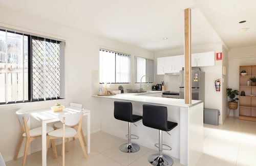 Sunnybank Appartement | 2 Bdr Apt! Train! Parking! Restaurants! 3144D2