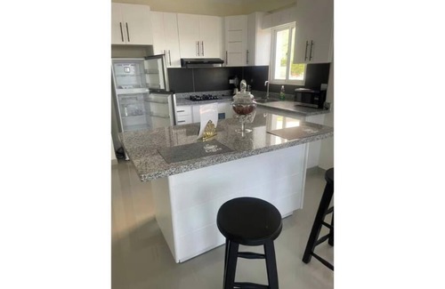 Paraiso Appartement | 2 Bdrm, 1 Bath, Wifi, Near River and Beach, 4L