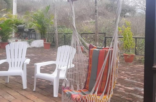 Puerto Lopez Maison | 2 Bdrm, 2 Bthrm House near beach, Prkng, Hot Water