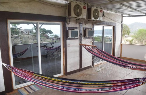 Puerto Lopez Maison | 2 Bdrm, 2 Bthrm House near beach, Prkng, Hot Water