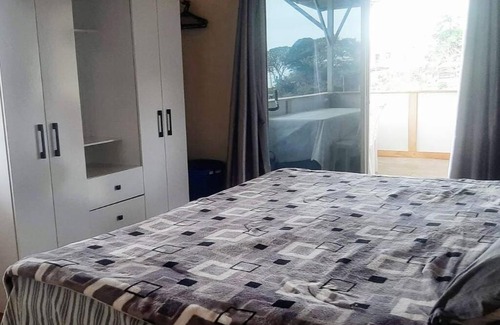 Puerto Lopez Maison | 2 Bdrm, 2 Bthrm House near beach, Prkng, Hot Water