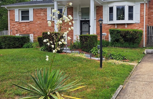 Dale City Maison | 2-bdrm apt in charming Woodbridge w/ AC, WiFi, 45 mins south of Washington, DC