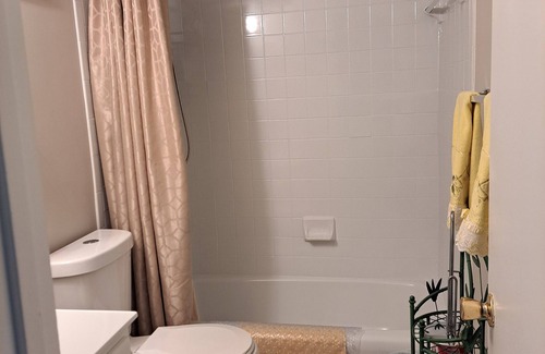 Dale City Maison | 2-bdrm apt in charming Woodbridge w/ AC, WiFi, 45 mins south of Washington, DC