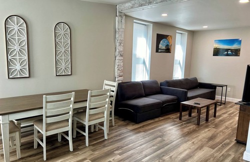 Roxborough-Manayunk Appartement | 2 Bdrm Apt w King Size Bed, 3 Work Desk, & More in welcoming Philadelphia!
