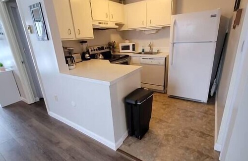 Weirs Beach Appartement | 2 Bdrm Condo walking distance to Weirs Beach and much more!!