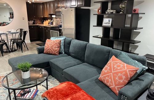Bloomingdale Appartement | 2 bdrm ENG BSMT apartment in dcs historical neighborhood Bloomingdale