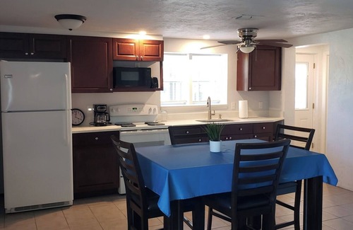 Allandale Maison | 2-bdrm home 2.8 miles to beach and 9 miles to speedway-Trailer parking available