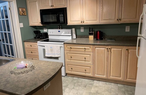 Chapel Arm Maison | 2 bdrm Home in Idyllic Newfoundland Outport