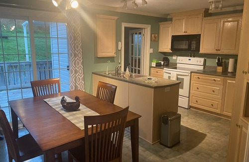 Chapel Arm Maison | 2 bdrm Home in Idyllic Newfoundland Outport