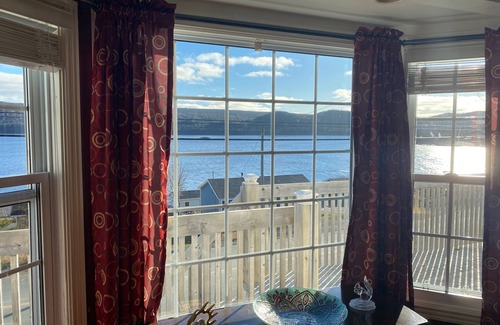 Chapel Arm Maison | 2 bdrm Home in Idyllic Newfoundland Outport