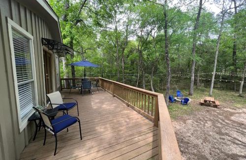 Montgomery Maison | 2 BDRM Treehouse Hideout- Lake Conroe with Boat ramp