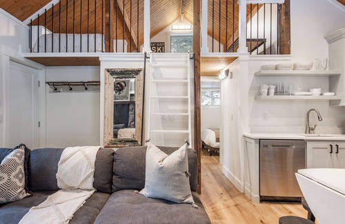 Sundance Cabine | CHAMBRE COSY 2 CHAMBRES AVEC LOFT, PROMENADE À SKI, BAIN À CHAUD, CHEMINÉE