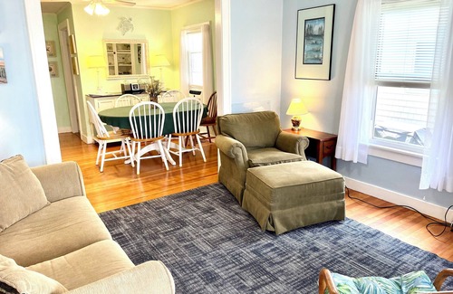 York Beach Maison | Semaines d'août et d'automne restantes récemment RÉDUITS pour Sunny Cottage Steps to Beach