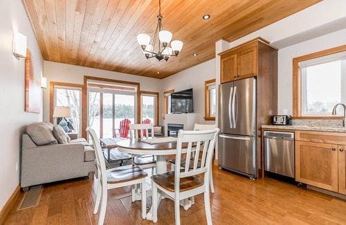 Muskoka Lakes Villa | 2 bed 1.5 bath cottage on Lake Muskoka