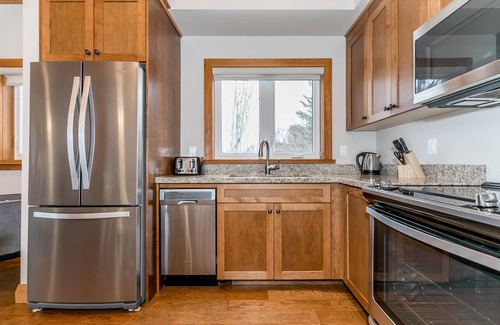 Muskoka Lakes Villa | 2 bed 1.5 bath cottage on Lake Muskoka