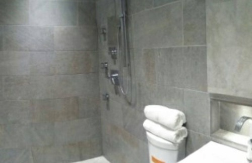 Paradise Island Copropriété | 2 Bed 1 bath Condo 5 minutes walk from Atlantis and Cabbage Beach