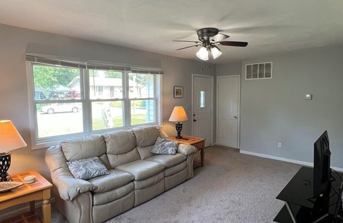 Springfield Maison | 2 Bed, 1 Bath + Office. Newly Renovated. Centrally located. Security Cameras.