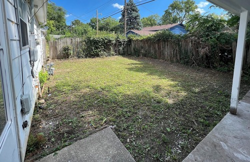 Springfield Maison | 2 Bed, 1 Bath + Office. Newly Renovated. Centrally located. Security Cameras.