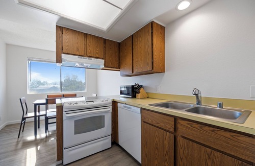 Tri-Cities Appartement | 2 Bed/1 Bath-sleeps 6, pets allowed-Central Location in Cul de Sac