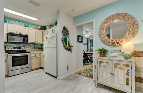 Fernandina Beach Maison | 2 Bed/2.5 Bath Townhome In Gorgeous Timeless Amelia Island Steps from the Beach