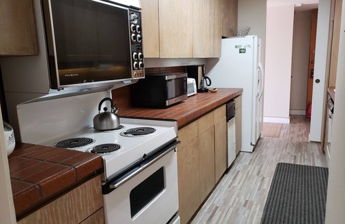 McCully - Moiliili Copropriété | 2Bed 2Bath Condo-Superbe vue sur l'océan, confortable, propre, spacieux et central