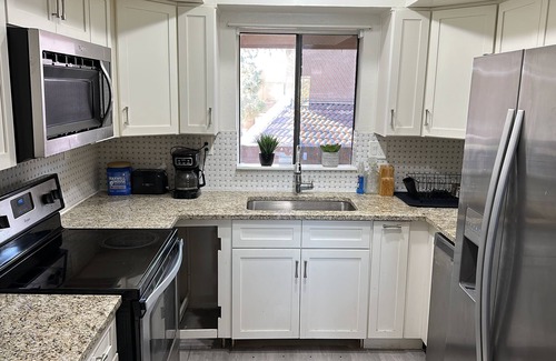 North Mountain Copropriété | 2 Bed 2 Bath Super Bowl/Waste Management