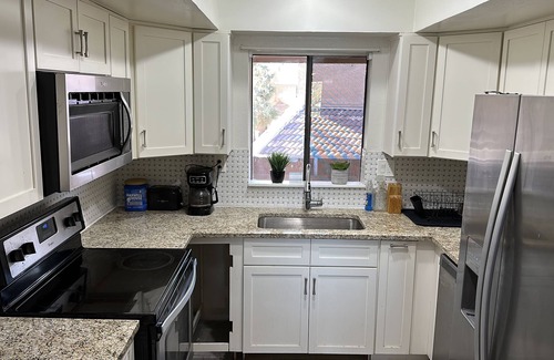 North Mountain Copropriété | 2 Bed 2 Bath Super Bowl/Waste Management