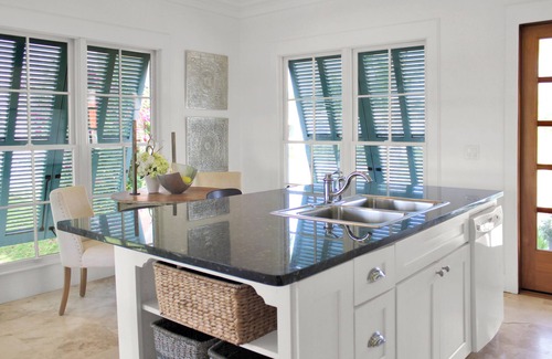 Schooner Bay Maison | 2 Bed 2 Bath Waterfront House located in Schooner Bay, Abaco