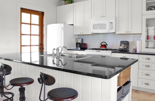 Schooner Bay Maison | 2 Bed 2 Bath Waterfront House located in Schooner Bay, Abaco